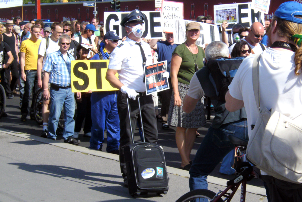 Global MARCH Against Chemtrails and Geoengineering - Berlin