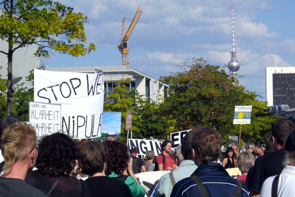 Global MARCH Against Chemtrails and Geoengineering - Berlin