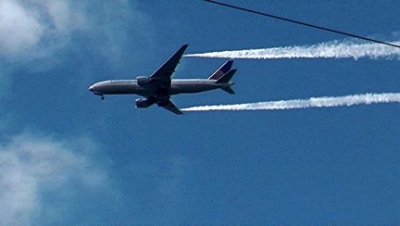 Continental Airlines 777 lässt Kerosin ab